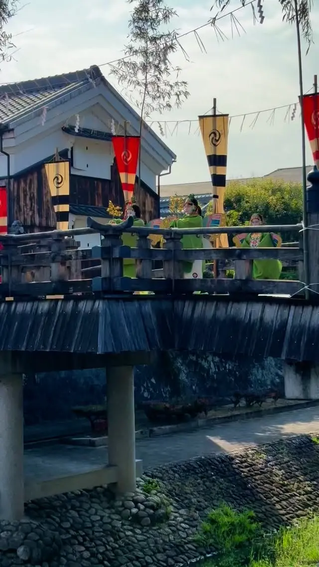 令和7年9月15日午前8時40分頃
石清水祭　放生行事
「胡蝶の舞」奉納

@iwashimizuhachimangu_grace

#石清水八幡宮
#勅祭
#石清水祭
#日本三大勅祭
#平安絵巻
#古典そのまま
#生きとし生けるものの
#平安と幸福を願う
#八幡市
#八幡市観光協会
#京都
#kyoto
#京都やわた図鑑
#やわふぉと
#yawata
#kyoto_yawastagram
#kyotophoto
#japan
#discoveryourkyoto