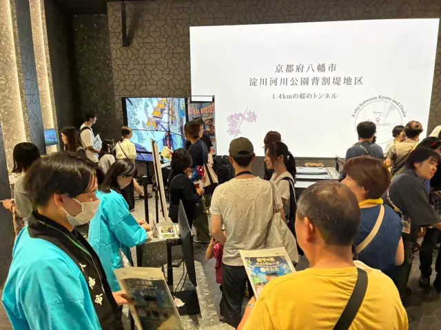本日10月8日㊌、大阪・関西万博の関西パビリオン京都ゾーンで八幡市の観光PRをさせていただいております！
八幡市の観光PR動画の放映やVR体験をはじめ、八幡市特産の碾茶の試飲も行っています！

#大阪関西万博
#関西パビリオン
#京都ゾーン
#八幡市
#kyoto
#京都やわた図鑑
#やわふぉと
#yawata
#kyoto_yawastagram
#kyotophoto
#discoveryourkyoto